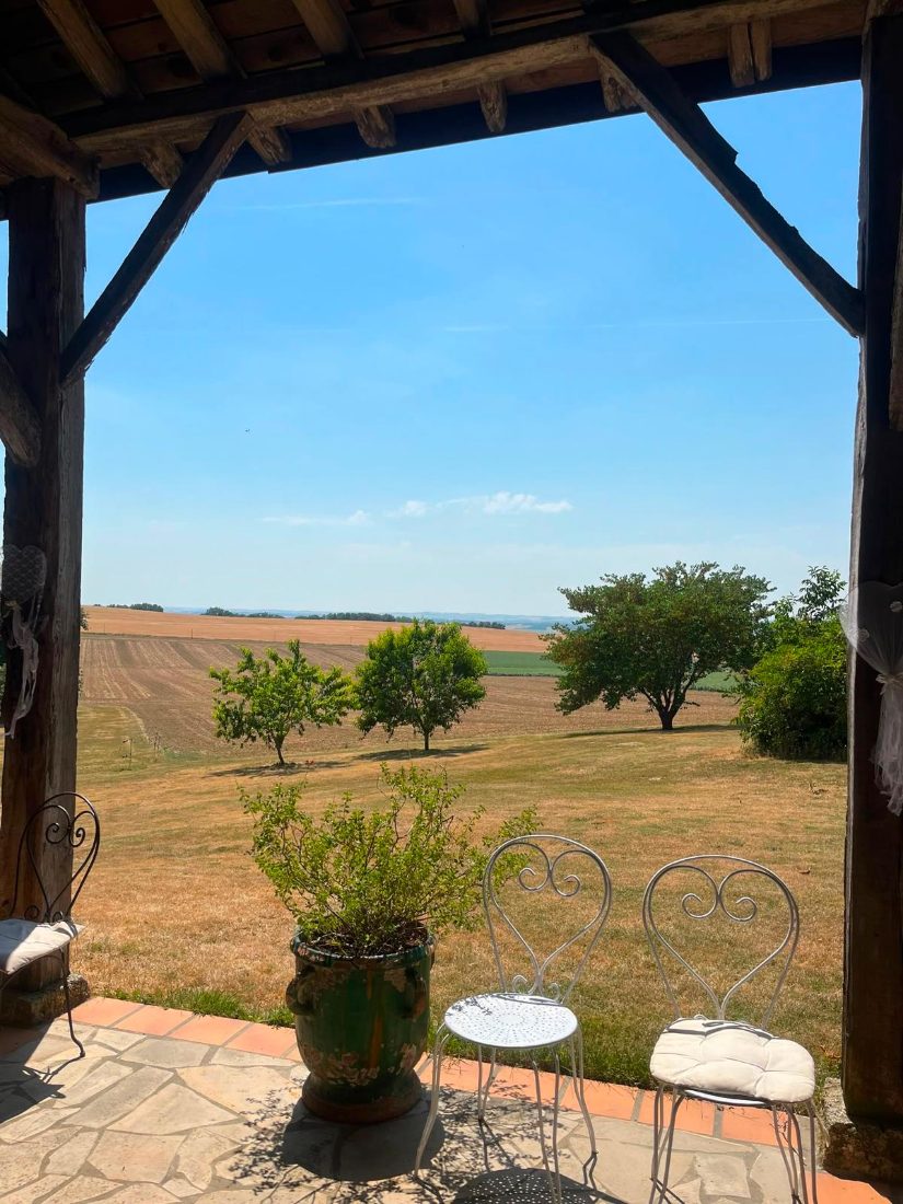 Terrasse ouverte sur la campagne